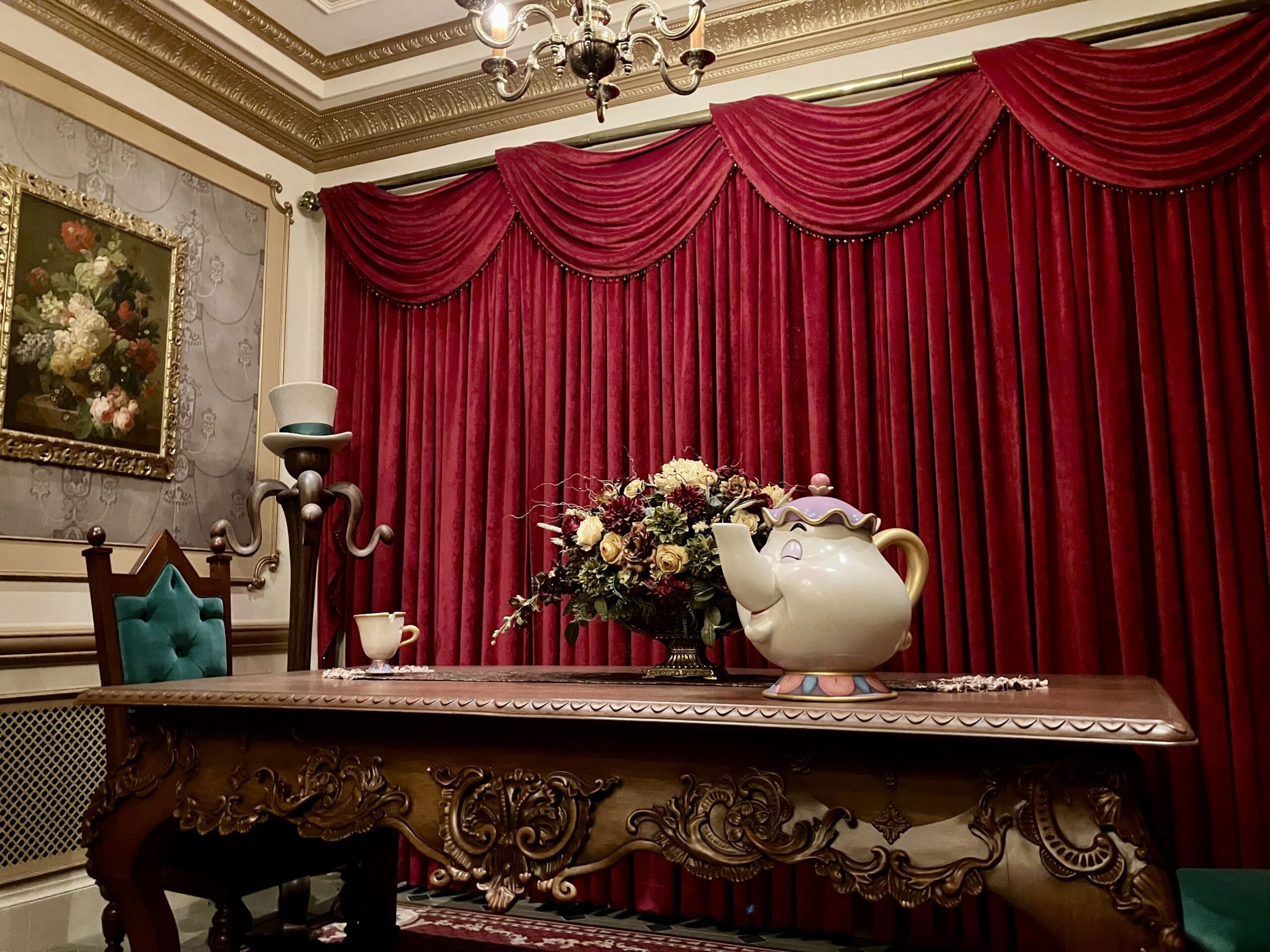 ディズニーランドのアトラクション「美女と野獣"魔法のものがたり"」