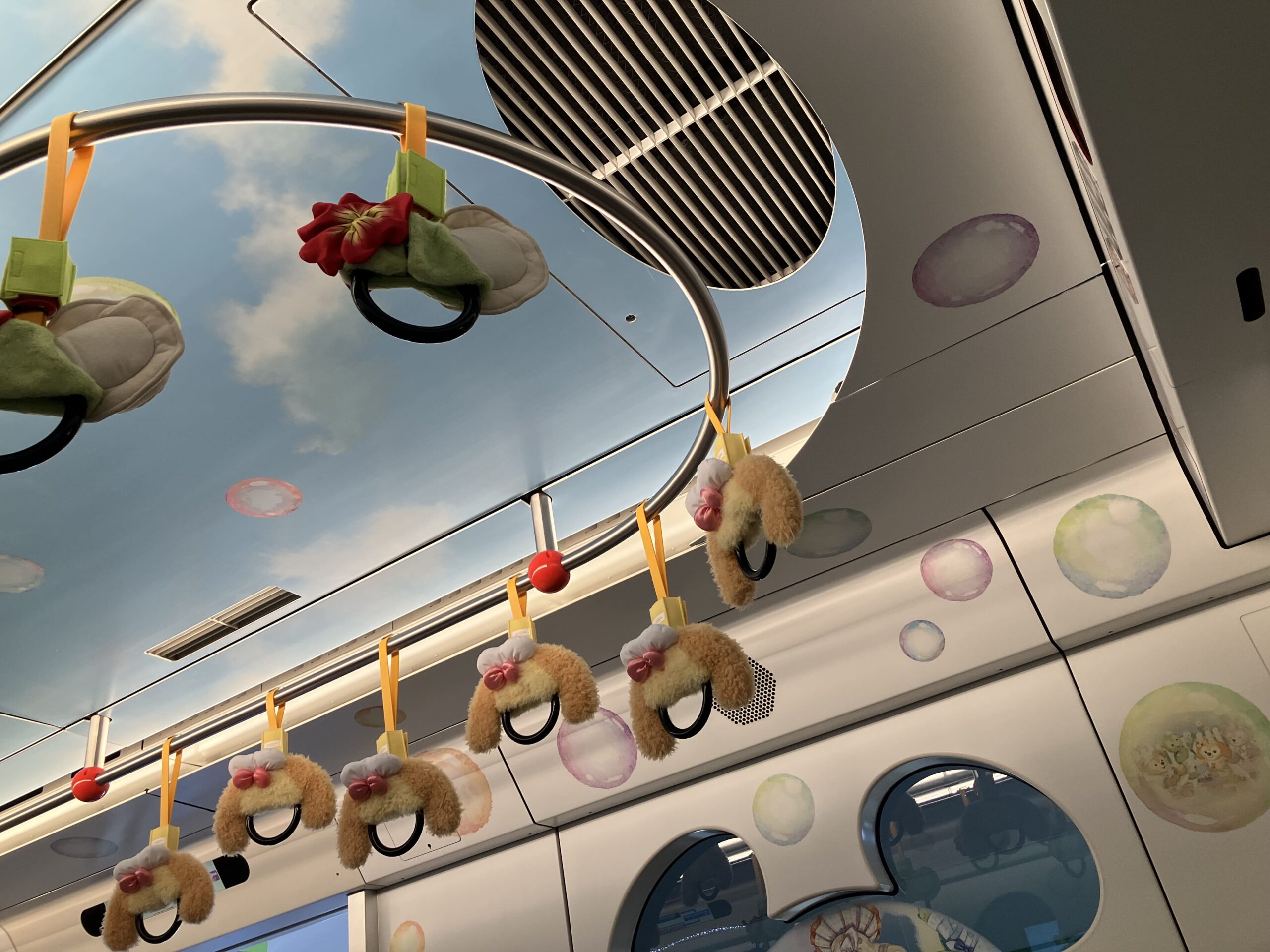 ディズニーリゾートラインの内装